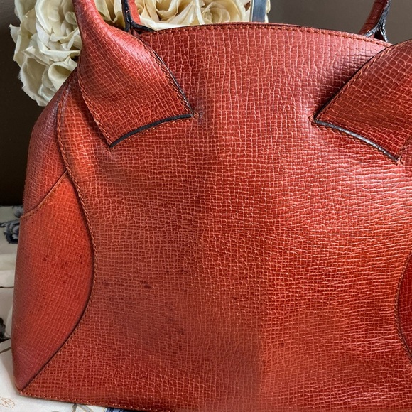 Loewe Red Shoulder Bag with Textured Leather and Scarf Accent - Picture 3 of 15